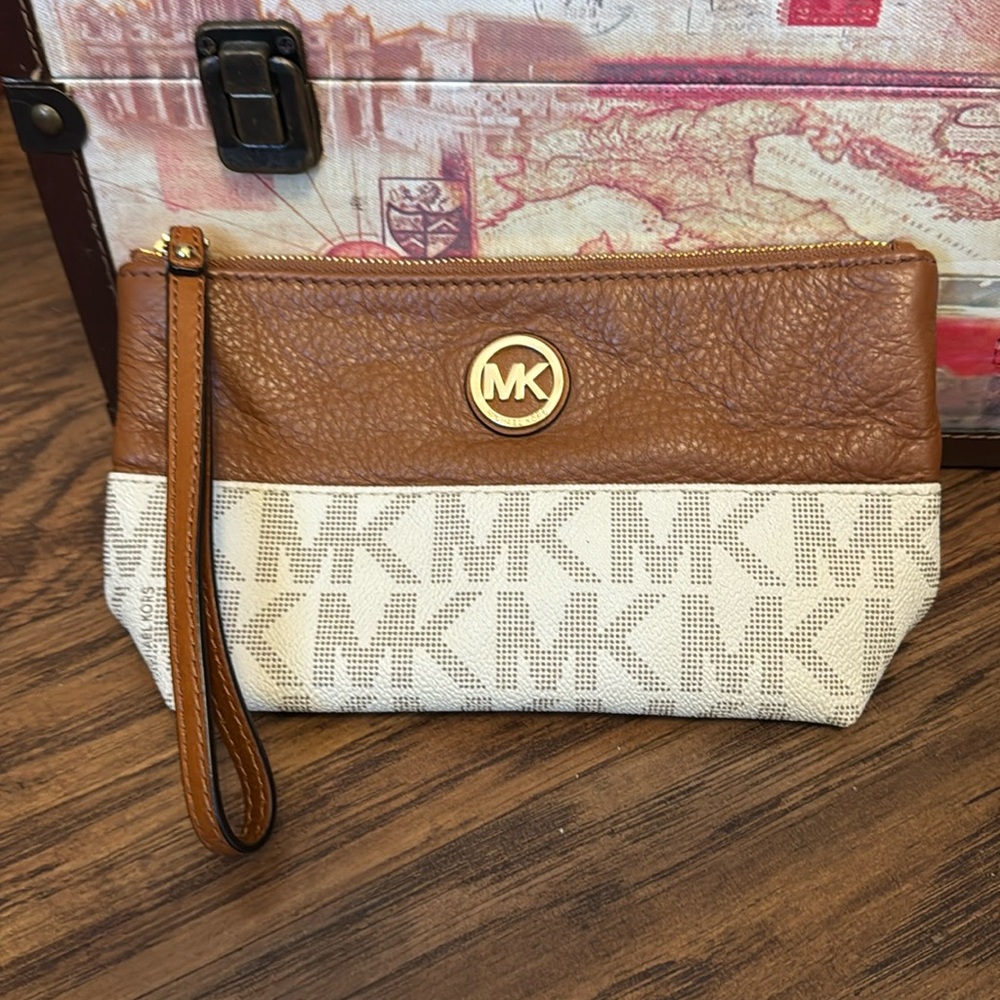 Genuine Michael Kors wristlet